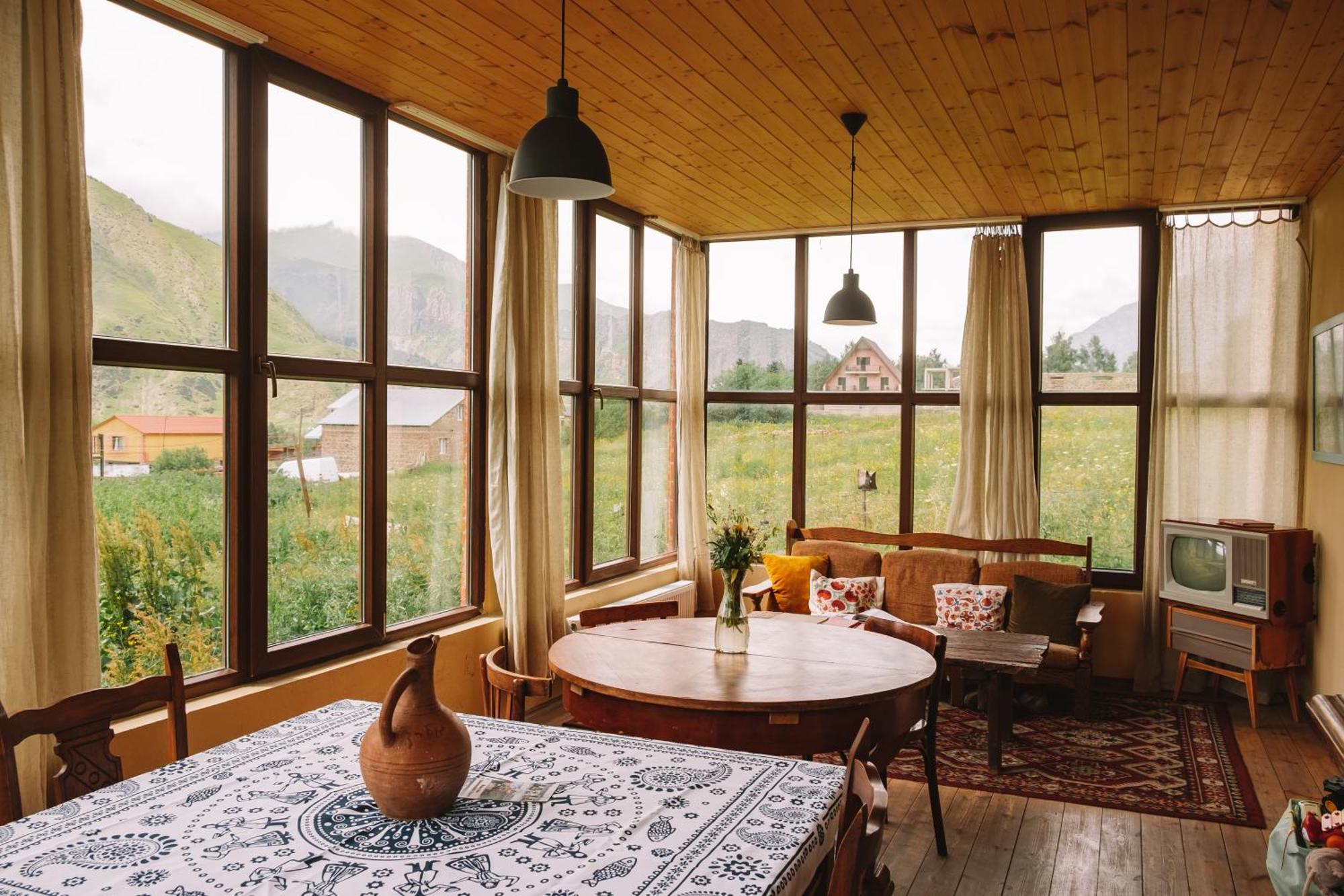 Arte In Kazbegi Hotel Exterior photo