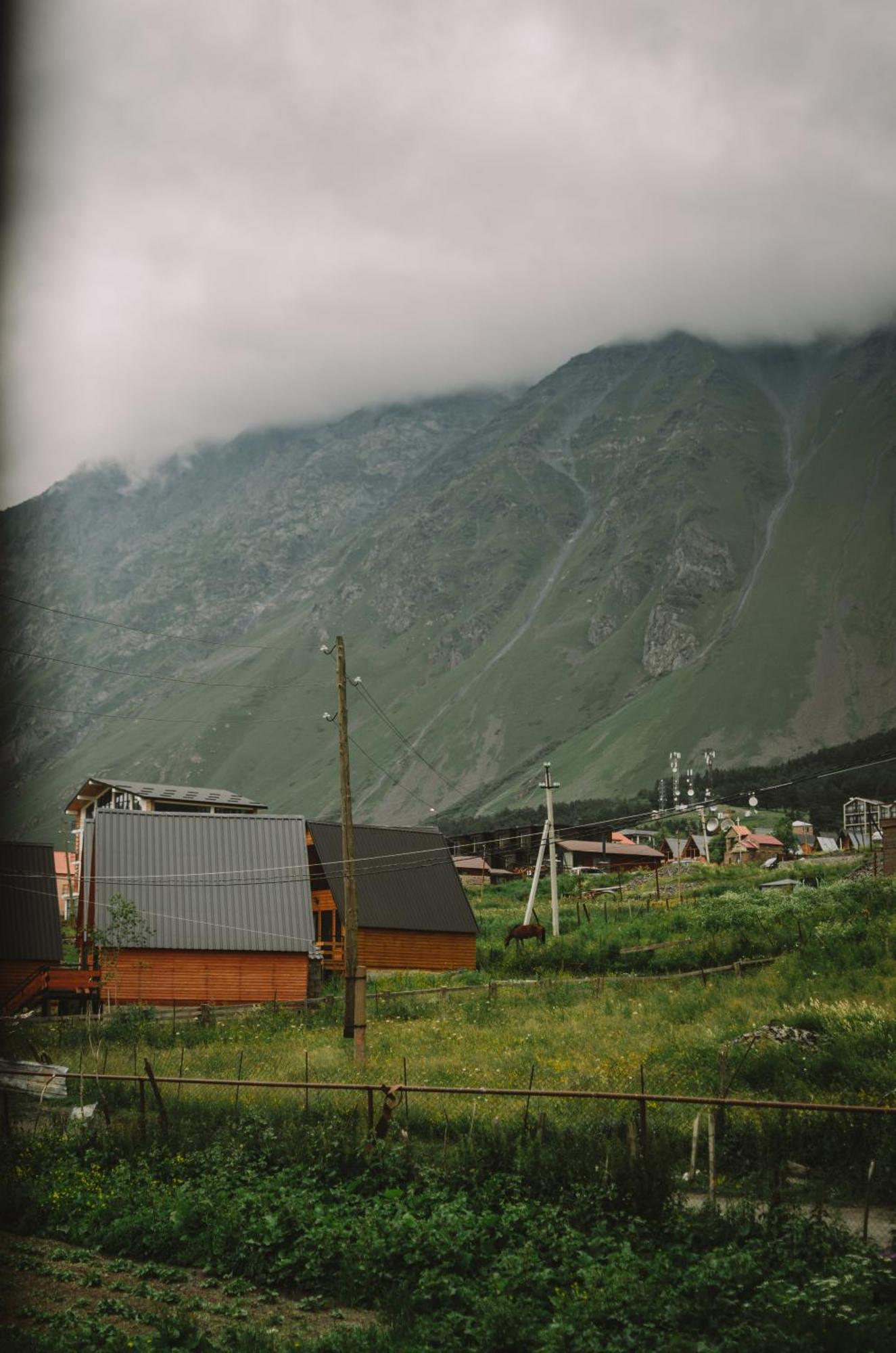 Arte In Kazbegi Hotel Exterior photo