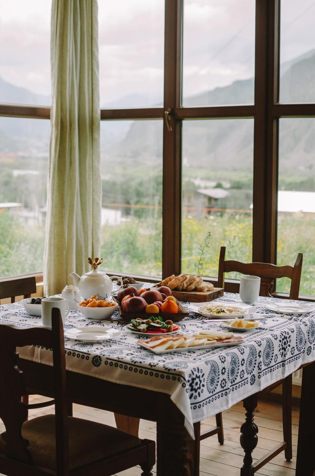 Arte In Kazbegi Hotel Exterior photo